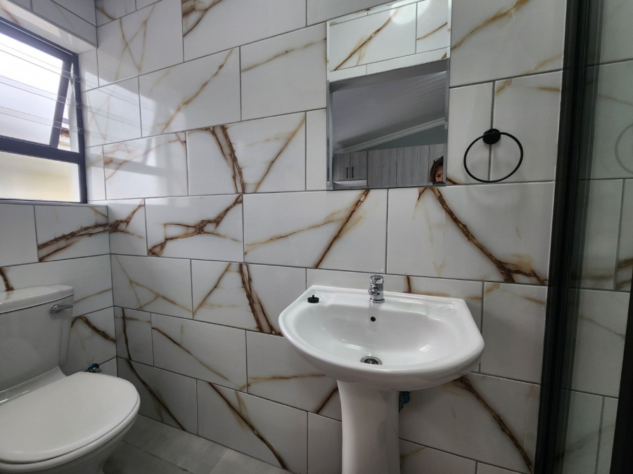 2 Bedroom Property for Sale in Pacaltsdorp Western Cape